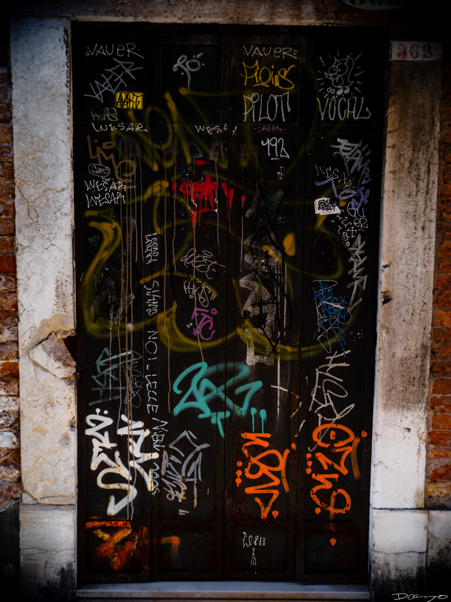 Photos from a trip through Italy in Summer of 2023. Locations include Rome, Florence, Tuscany, Castello di Bossi in Chianti, Siena, San Gimignano, Sirmione on Lake Garda, Bologna, Gudon, Italian Dolomites, Seceda, Cadini di Misurina, and Venice.